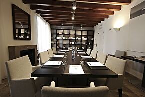 Petit Palace Hotel Tres