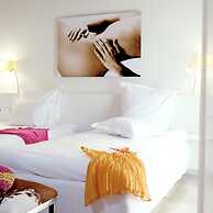 Petit Palace Hotel Tres