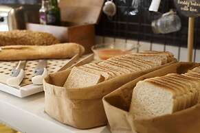 Petit Palace Hotel Tres