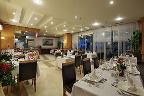 Crystal Admiral Resort Suites & SPA – All Inclusive