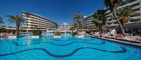 Crystal Admiral Resort Suites & SPA – All Inclusive