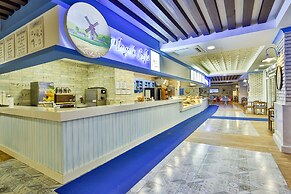 Crystal Admiral Resort Suites & SPA – All Inclusive