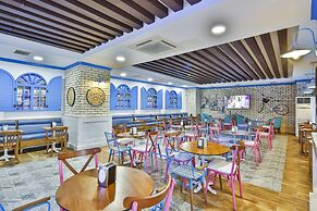 Crystal Admiral Resort Suites & SPA – All Inclusive