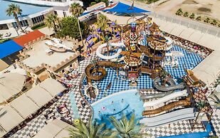 Crystal Admiral Resort Suites & SPA – All Inclusive