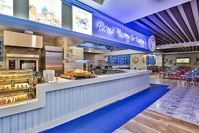 Crystal Admiral Resort Suites & SPA – All Inclusive