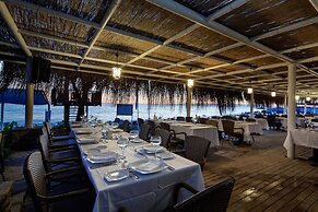 Crystal Admiral Resort Suites & SPA – All Inclusive