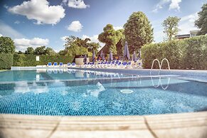 Renaissance Paris Hippodrome De St. Cloud Hotel