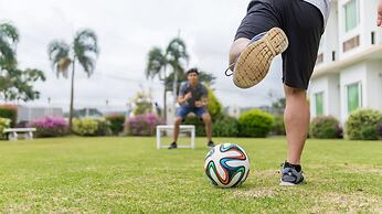 Microtel by Wyndham South Forbes near Nuvali