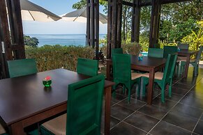 Tiki Villas Rainforest Lodge & Spa