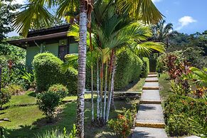 Tiki Villas Rainforest Lodge & Spa