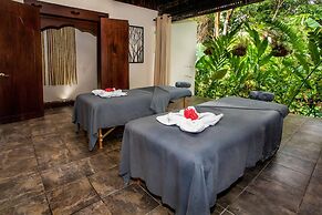 Tiki Villas Rainforest Lodge & Spa