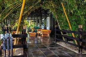 Tiki Villas Rainforest Lodge & Spa