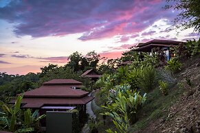 Tiki Villas Rainforest Lodge & Spa
