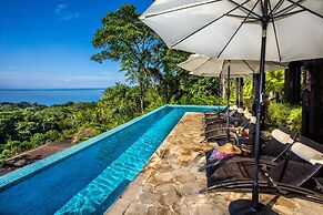 Tiki Villas Rainforest Lodge & Spa