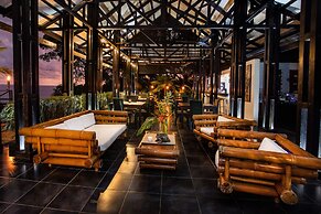 Tiki Villas Rainforest Lodge & Spa