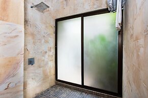 Tiki Villas Rainforest Lodge & Spa