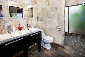 Tiki Villas Rainforest Lodge & Spa