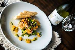 Tiki Villas Rainforest Lodge & Spa