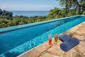 Tiki Villas Rainforest Lodge & Spa