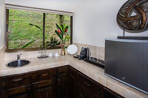 Tiki Villas Rainforest Lodge & Spa