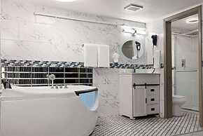 Days Inn by Wyndham Lakewood South Tacoma