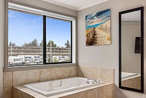 Days Inn by Wyndham Lakewood South Tacoma