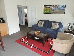 The Bayshore Waterfront Inn