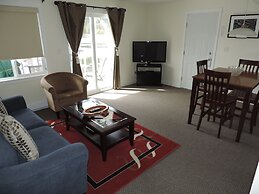 The Bayshore Waterfront Inn