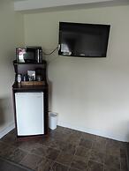 The Bayshore Waterfront Inn