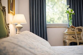 Country Lodge