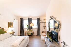 Country Lodge