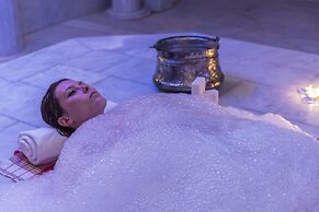 Le Bleu Hotel & Resort