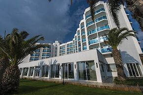 Le Bleu Hotel & Resort