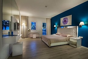 Le Bleu Hotel & Resort