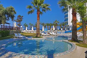 Le Bleu Hotel & Resort