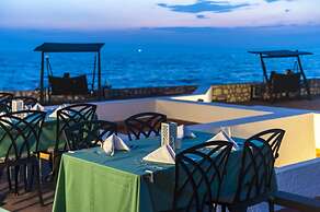 Le Bleu Hotel & Resort