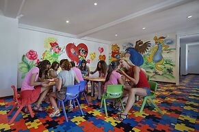 Le Bleu Hotel & Resort