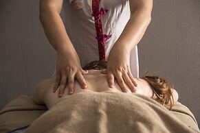 Le Bleu Hotel & Resort