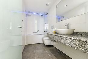 Le Bleu Hotel & Resort