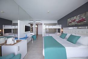 Le Bleu Hotel & Resort