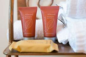 The Shores Inn and Beach Houses