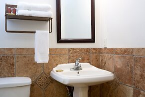 The Shores Inn and Beach Houses