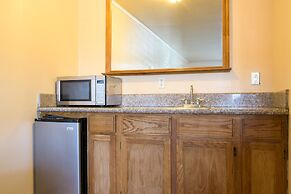 The Shores Inn and Beach Houses