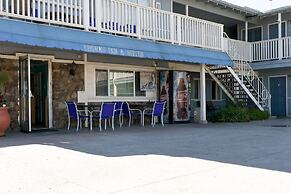 The Shores Inn and Beach Houses