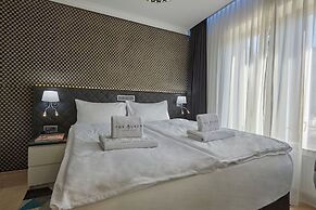 The Queen Luxury Apartments - Villa Medici