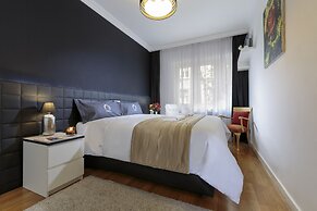 The Queen Luxury Apartments - Villa Cortina