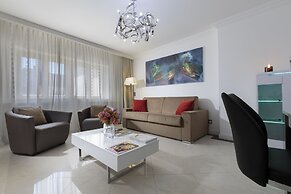 The Queen Luxury Apartments - Villa Cortina