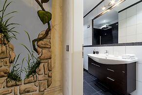 The Queen Luxury Apartments - Villa Cortina