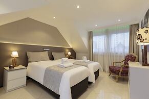 The Queen Luxury Apartments - Villa Cortina