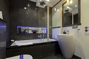 The Queen Luxury Apartments - Villa Cortina